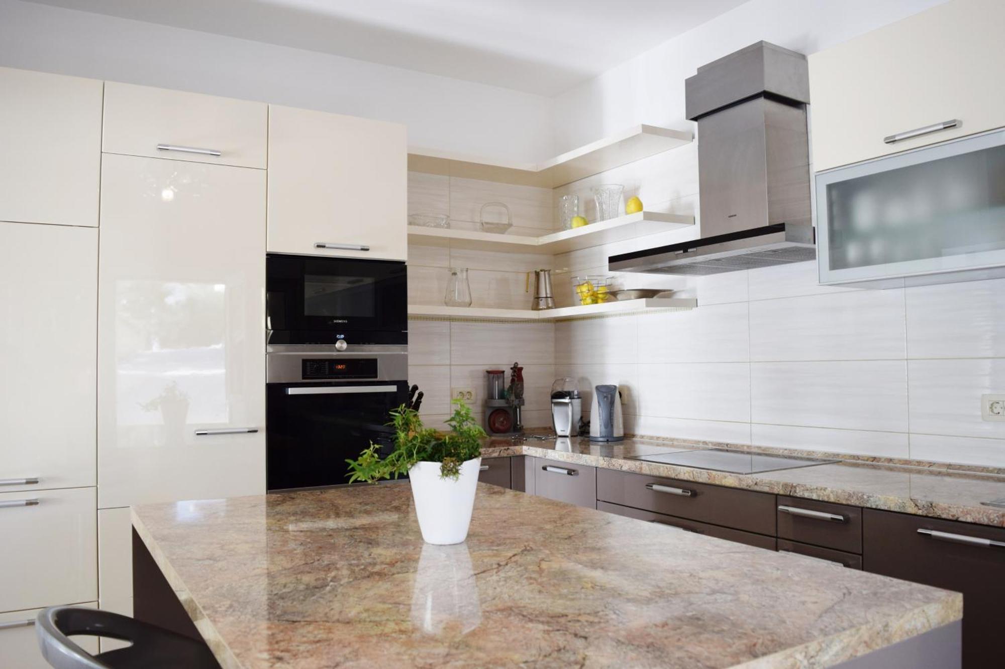 Apartments By The Sea Duce, Omis - 946 الغرفة الصورة