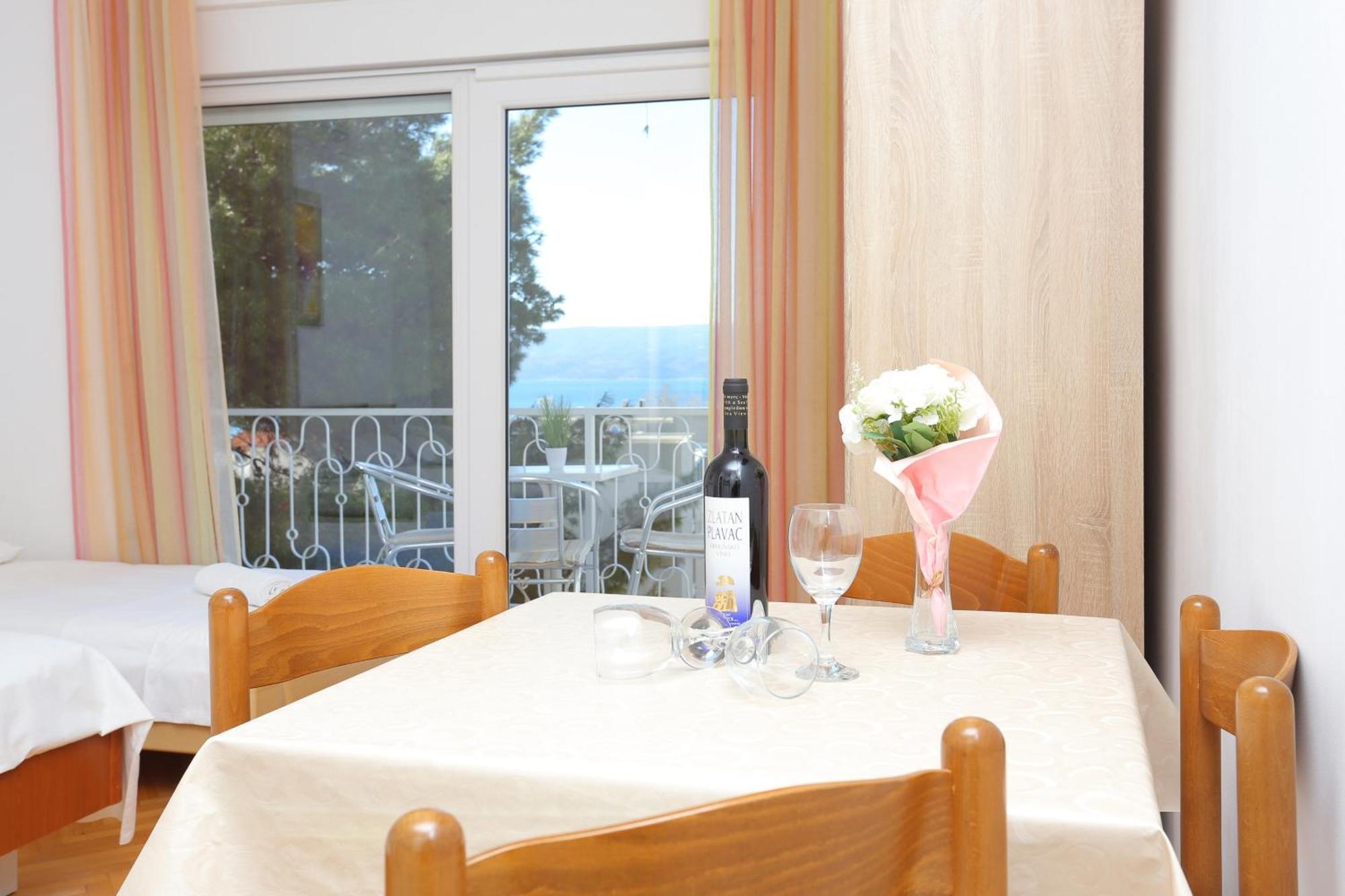 Apartments By The Sea Duce, Omis - 946 الغرفة الصورة